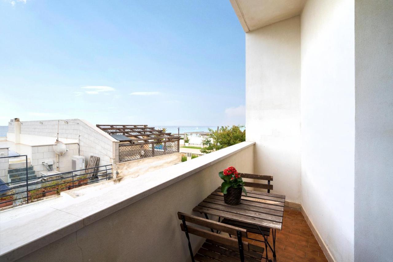 Casa Del Riccio Fronte Mare Villa Mola di Bari Exteriör bild